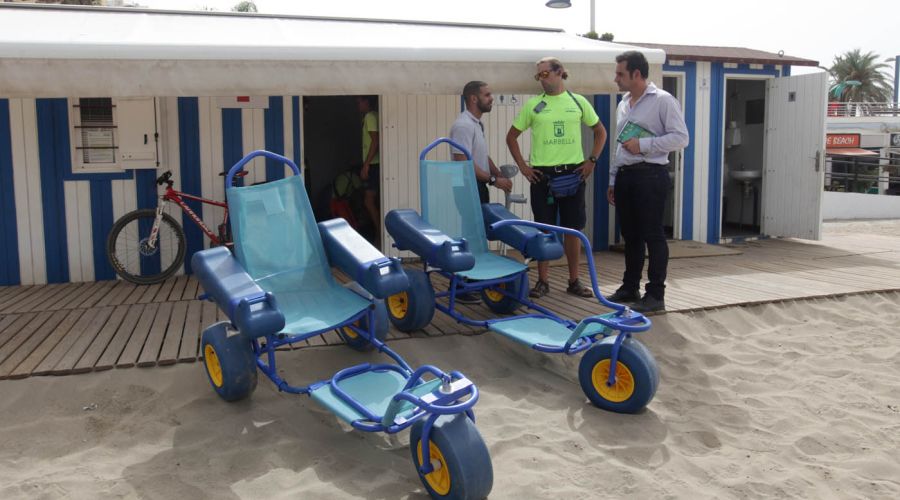 Las tres playas adaptadas cuentan ya con una silla anfibia
