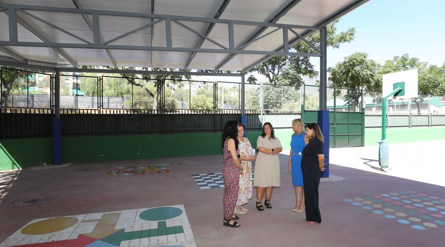 El Ayuntamiento ha invertido cerca de tres millones de euros y realizado más de 900 actuaciones en los dos últimos años para afrontar las necesidades de los centros educativos de la ciudad