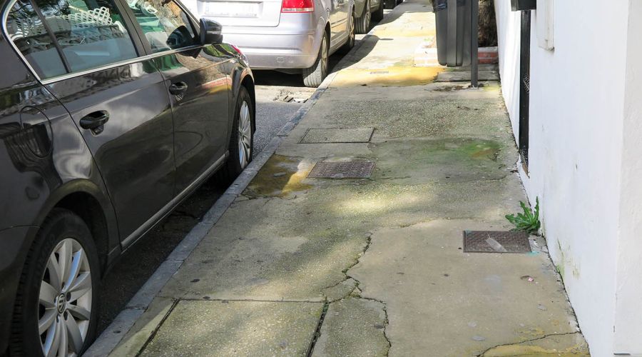 El Ayuntamiento acometerá una remodelación integral de la calle Tirso de Molina de Nueva Andalucía que contará con nuevas infraestructuras y con un trazado más accesible