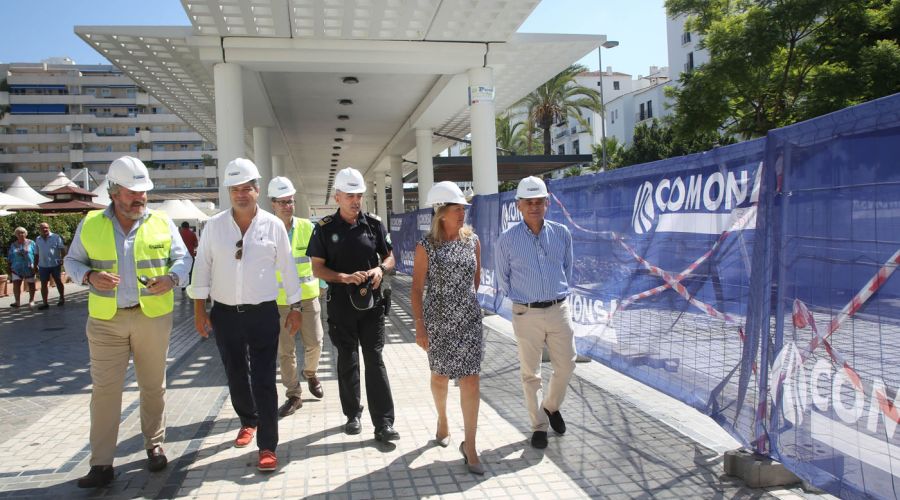 La oficina de atención al turista extranjero de Puerto Banús centralizará las cámaras de videovigilancia del municipio