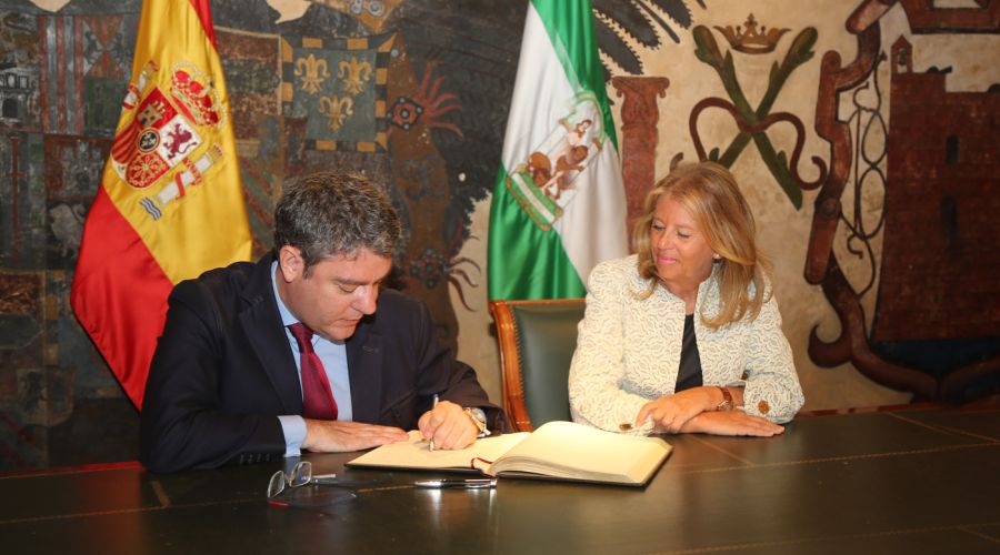 El ministro de Turismo visita Marbella y se compromete a impulsar el convenio entre el Ayuntamiento y Segittur sobre destinos turísticos inteligentes