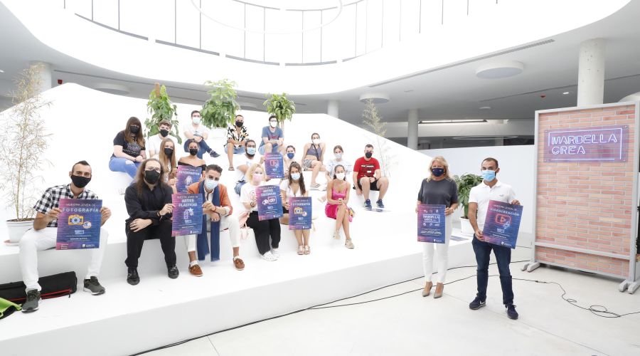 La alcaldesa destaca la apuesta del Ayuntamiento por el fomento del talento joven en la ciudad en la presentación del ‘Marbella Crea 2021’, que retoma su carácter presencial y cuenta con seis disciplinas