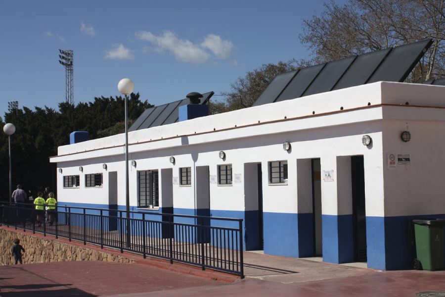 Imagen de la noticia El Ayuntamiento acondiciona las placas solares de…