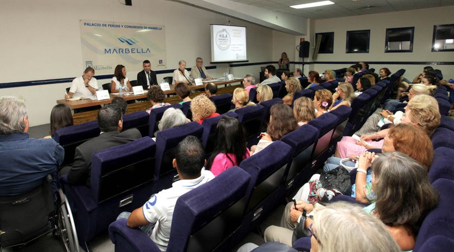 El alcalde destaca la “gran respuesta ciudadana que está recibiendo la iniciativa del Ayuntamiento para coordinar los recursos de Marbella como ciudad de acogida al refugiado”