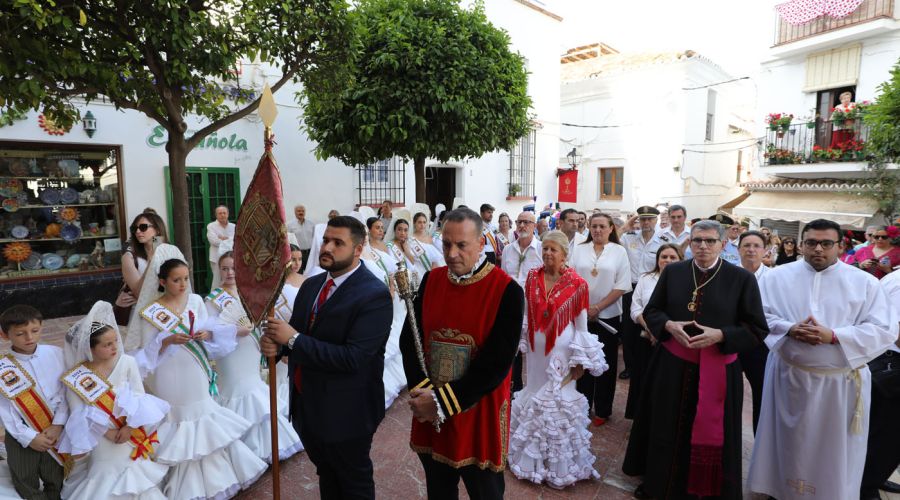 Marbella homenajea a la deportista Sarah Almagro en el Día Grande de la Feria con la medalla conmemorativa de la Cruz de Humilladero