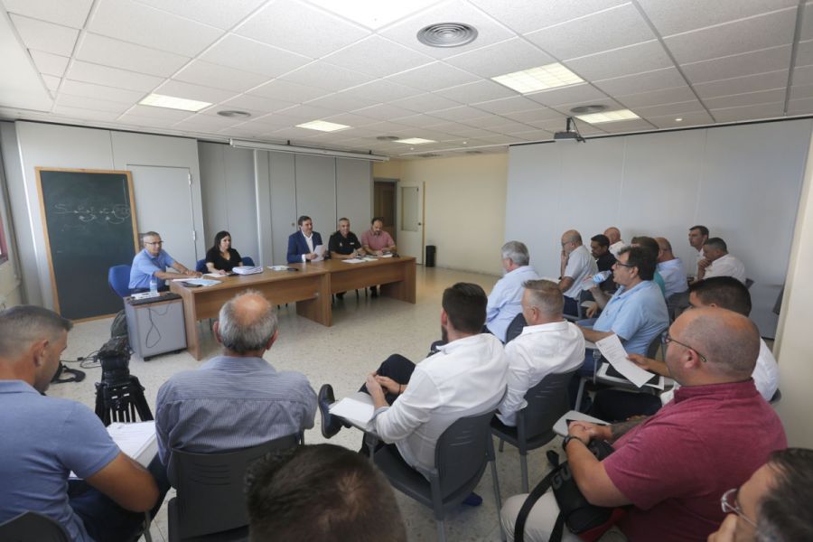 Imagen de la noticia El Ayuntamiento consensúa con el sector del taxi…