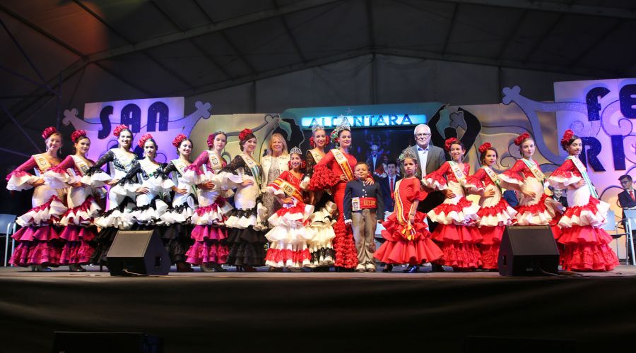 \"La Negra Mayté\" abre la Feria de San Pedro con un pregón plagado de guiños musicales y recuerdos de infancia