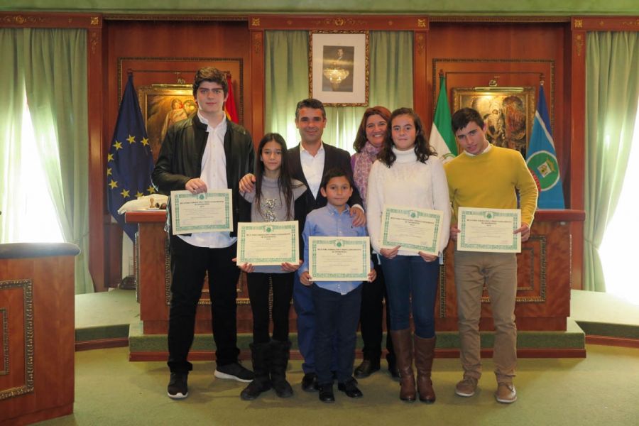 Imagen de la noticia Cinco deportistas locales reciben las becas de fo…