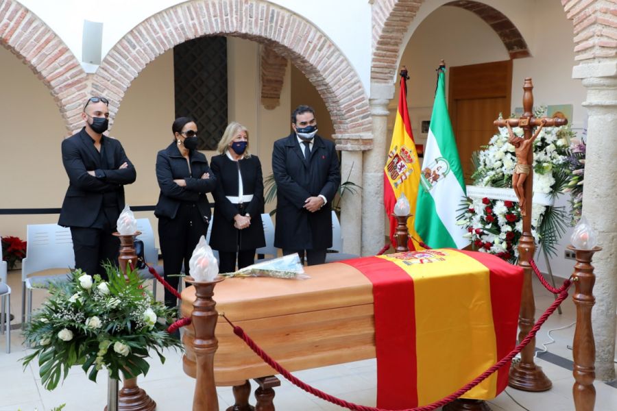 Imagen de la noticia La alcaldesa destaca que la pérdida de Manolo San…