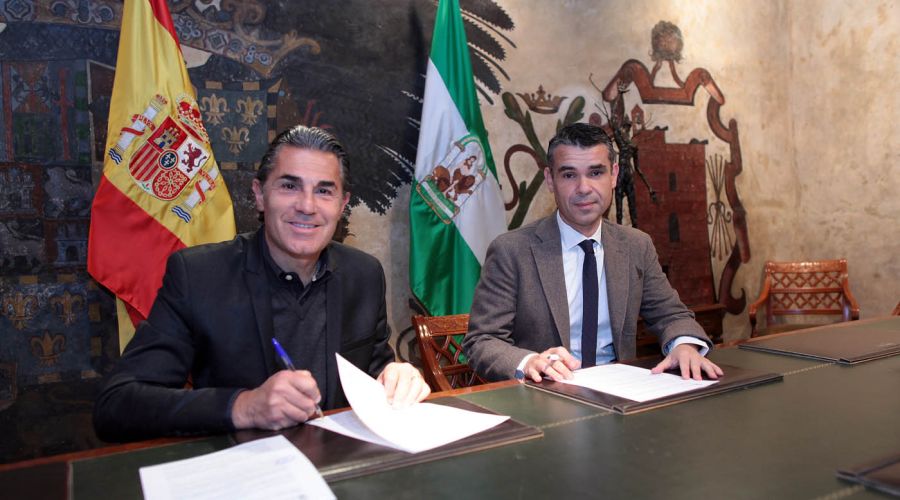 El alcalde firma convenios de colaboración con cuatro entidades para la celebración de eventos deportivos en el municipio