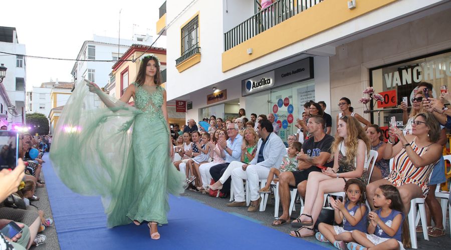 La moda llega al centro de San Pedro Alcántara con el primer desfile de ‘Showstars 2018’