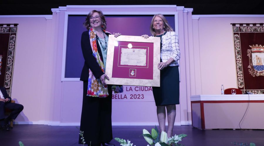 Marbella entrega las Medallas de la Ciudad a la Hermandad del Rocío, a la asociación CADI y al empresario Cristóbal Parra “por contribuir a la creación de una ciudad próspera, llena de talento y humanidad”