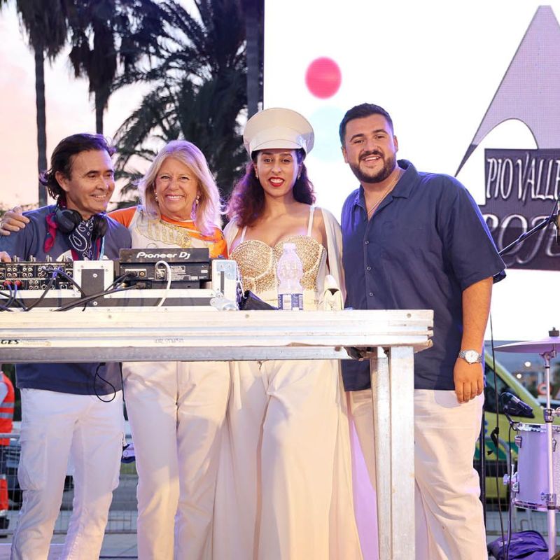 Marbella y San Pedro Alcántara celebran la noche mágica de San Juan con música en directo y una numerosa participación