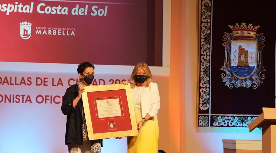 Marbella entrega las Medallas de la Ciudad a la Asociación DYA, la Policía Local y el Hospital Costa del Sol por su esfuerzo y generosidad durante la pandemia
