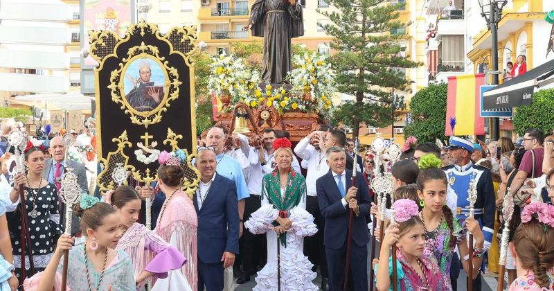 San Pedro Alcántara celebra el día grande de su feria con los actos en honor al  Santo Patrón