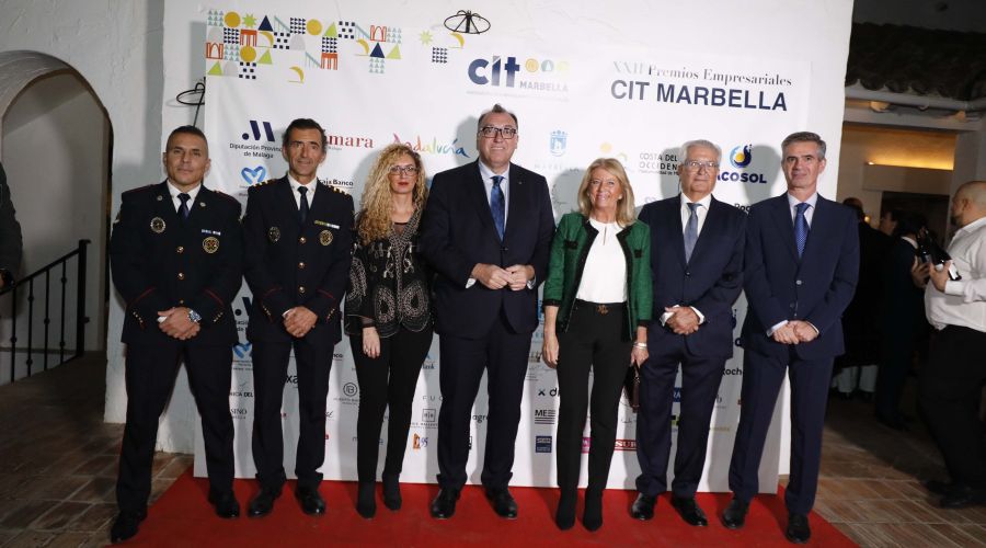 La alcaldesa subraya “la fortaleza del tejido empresarial de la ciudad y la apuesta decidida de Ayuntamiento y Junta de Andalucía para impulsar retos en el ámbito turístico en los próximos años”