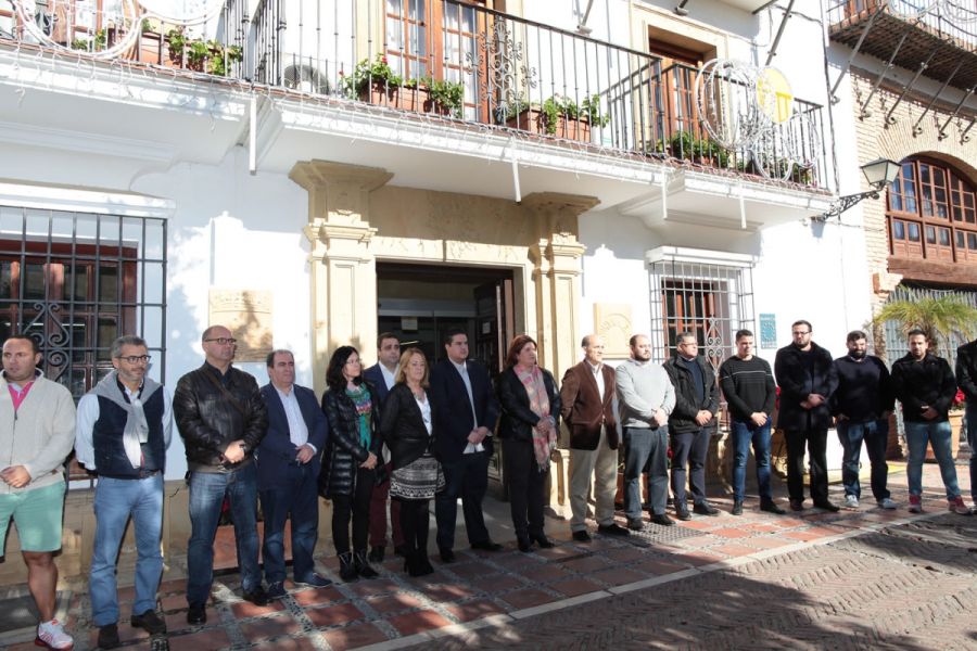 Imagen de la noticia La Corporación municipal guarda un minuto de sile…