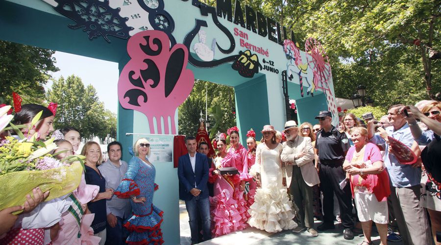 El alcalde inaugura en el Paseo de la Alameda la Feria de Día que vuelve al centro después de casi una década