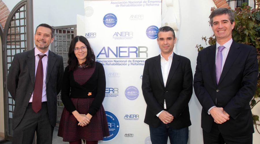 El Ayuntamiento manifiesta su apuesta por la rehabilitación eficiente de edificios en una jornada técnica celebrada en Marbella