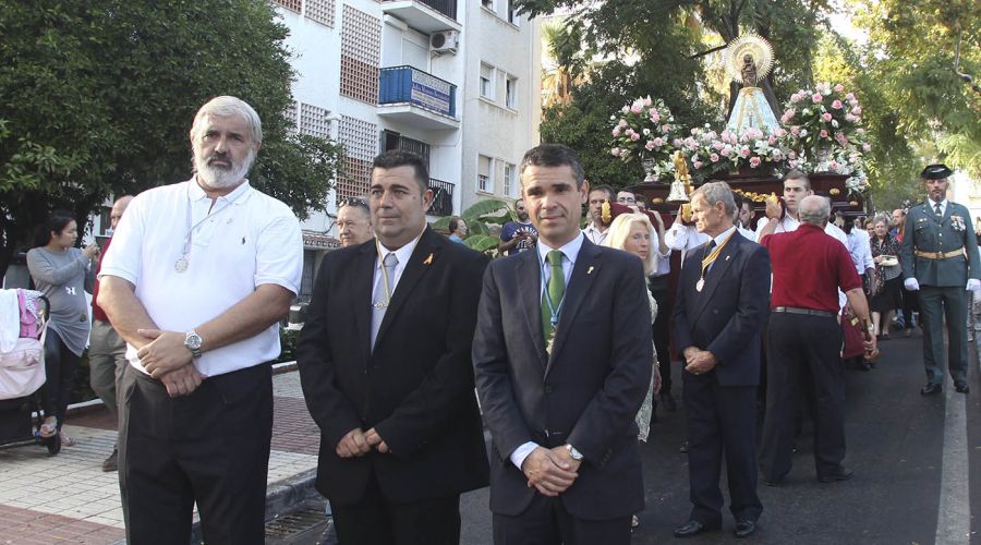 La asociación de vecinos Vázquez Clavel-Pilar Miraflores celebran la procesión de la Virgen del Pilar