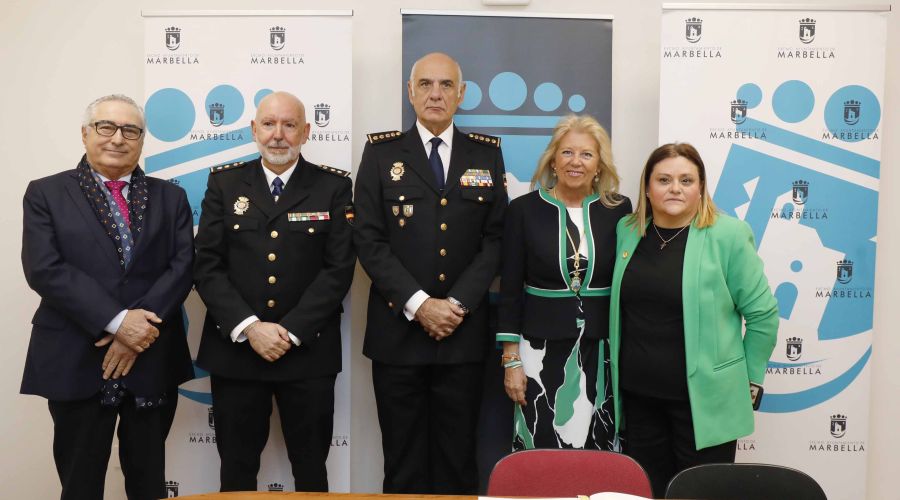 Marbella entrega las Medallas de la Ciudad a la Comisaría de la Policía Nacional, a la UD San Pedro y a la Hermandad Nuestra Señora del Carmen “por encarnar los valores de valentía, compromiso y entrega”