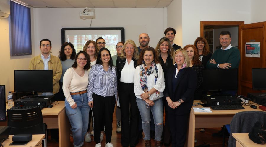 La alcaldesa destaca el nivel de empleabilidad de la Lanzadera Conecta Empleo de Marbella, cuya primera edición logró que el 50 por ciento de sus participantes encontrasen trabajo