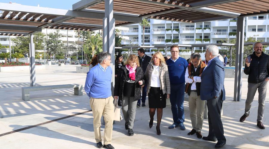 El Ayuntamiento acomete una recuperación integral de la Plaza del Mar con mejoras en las fuentes, el mobiliario urbano, la iluminación y la jardinería