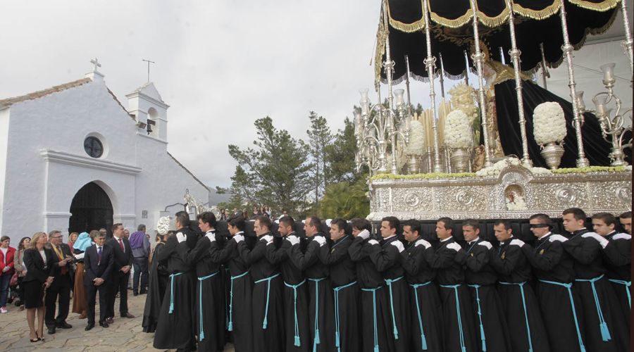 El Calvario realiza su desfile procesional por las calles de Marbella
