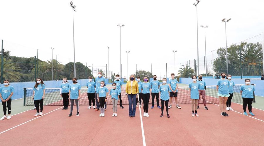Marbella calienta motores para la Qualifier de Copa Davis con los primeros entrenamientos de los jóvenes deportistas locales que participarán como recogepelotas en la eliminatoria