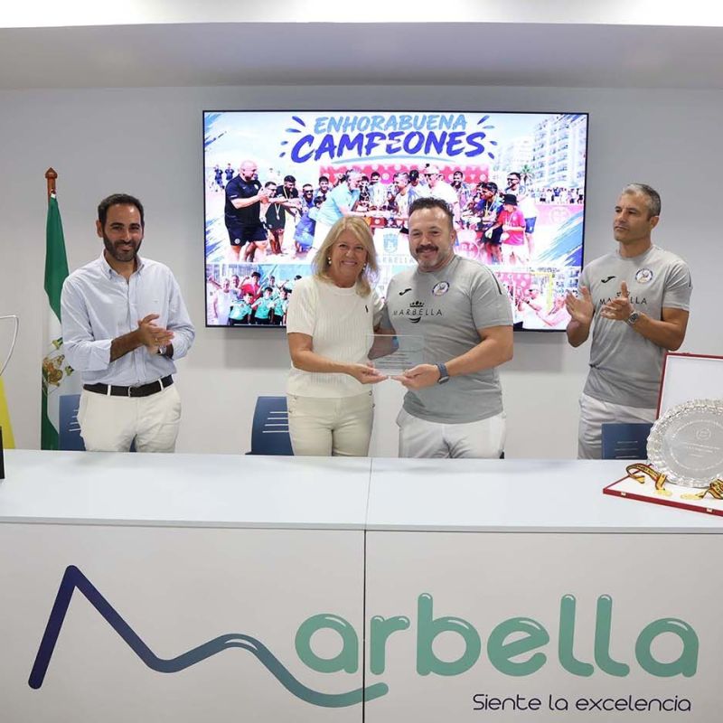 El Ayuntamiento reconoce la histórica temporada del CD Marbella Fútbol Playa, campeón a nivel provincial, regional y nacional en sus distintas categorías