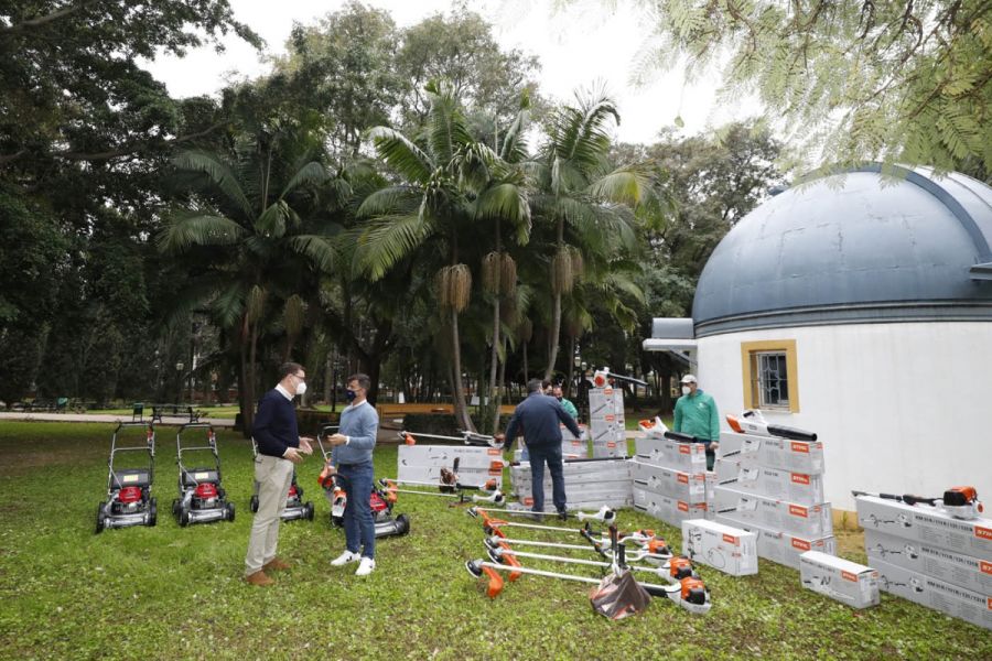 Imagen de la noticia Parques y Jardines apuesta por el uso de maquinar…