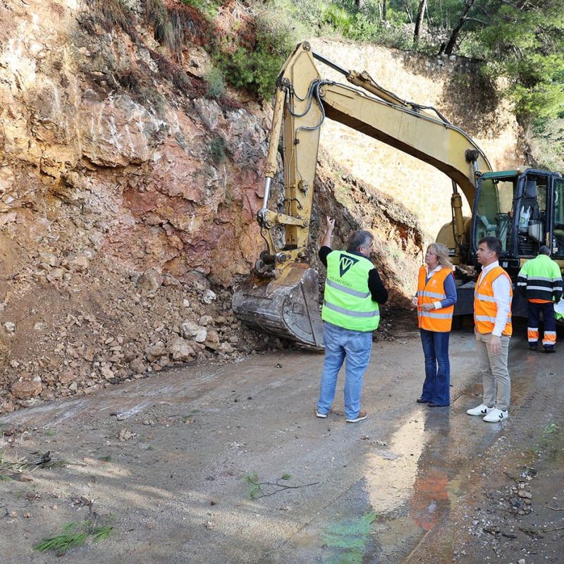 El Ayuntamiento avanza en las obras de emergencia para estabilizar el talud de la calle Chorreadero y reforzar la seguridad vial en la zona, destinando una inversión de más de 130.000 euros