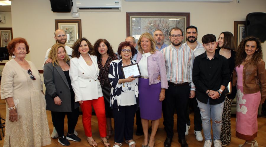 El Ayuntamiento distingue a Encarna Cantero como presidenta honorifica del Centro de Participación Activa que lleva su nombre en reconocimiento a su labor