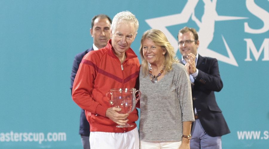La alcaldesa asiste a la final del torneo Senior Masters Cup