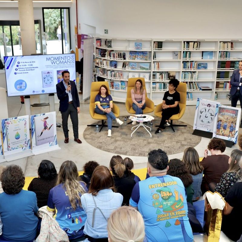 La Biblioteca Fernando Alcalá Marín acoge la segunda edición de ‘Momento Woman’, con la presentación de dos nuevos libros solidarios
