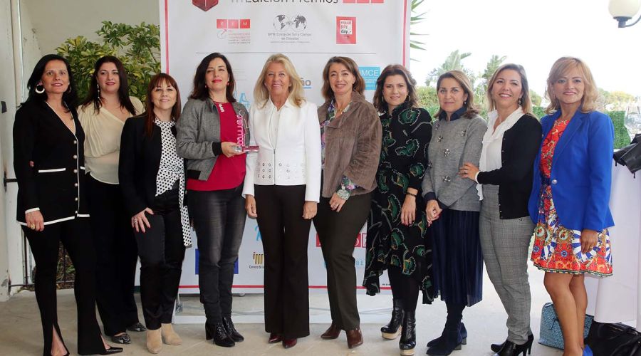 La alcaldesa acompaña a la Red de Emprendedoras de Marbella (REM) en su almuerzo con motivo del Día Internacional de las Mujeres