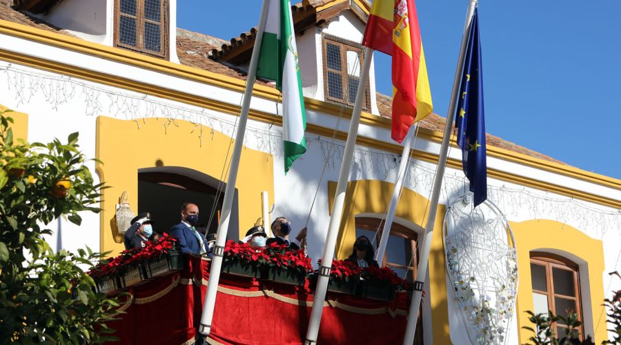 El Ayuntamiento conmemora del Día de Constitución con izadas de banderas en San Pedro Alcántara y Marbella