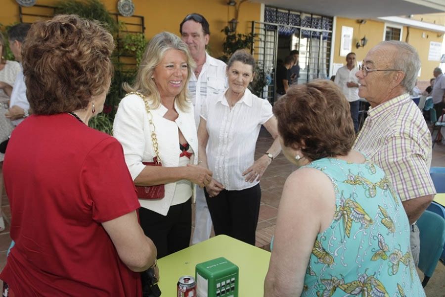 Imagen de la noticia La alcaldesa visita la Fiesta de Mayores de la Fe…