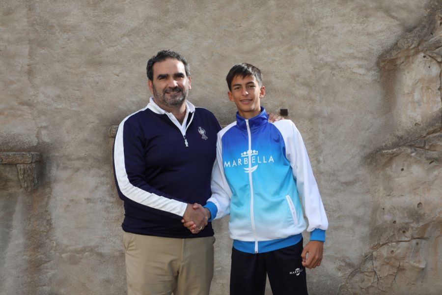 Imagen de la noticia El deportista de paddle surf Mario Macía llevará…