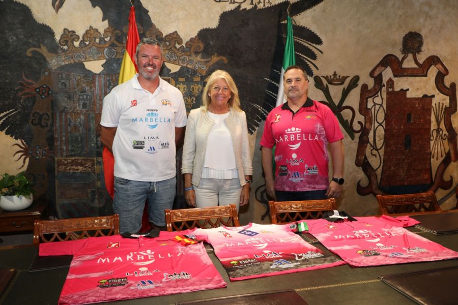Imagen de la noticia La alcaldesa recibe al equipo senior del Costa de…