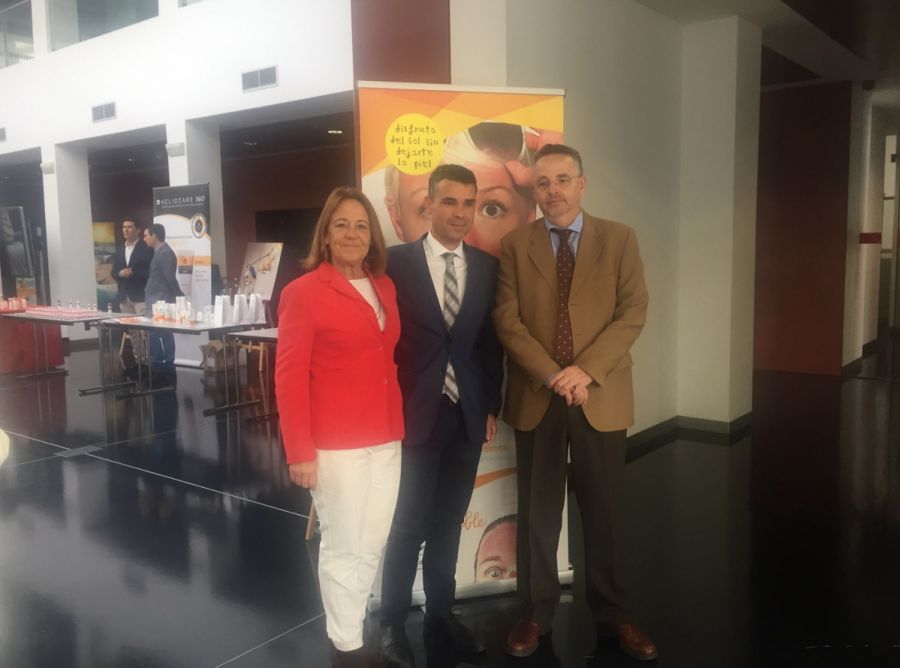 Imagen de la noticia El alcalde asiste a la "Campaña de Fotoprotección…