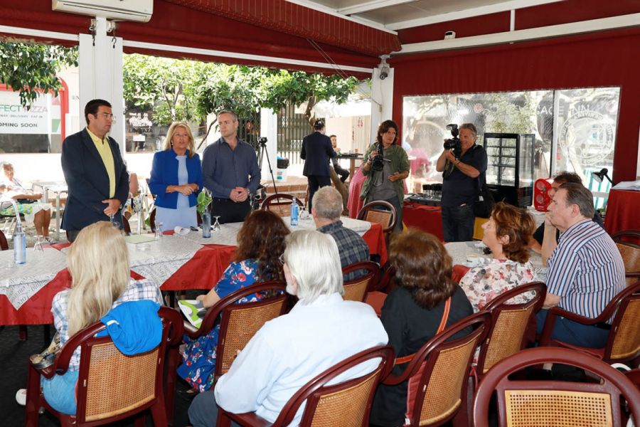 Imagen de la noticia La alcaldesa anima a los residentes extranjeros a…