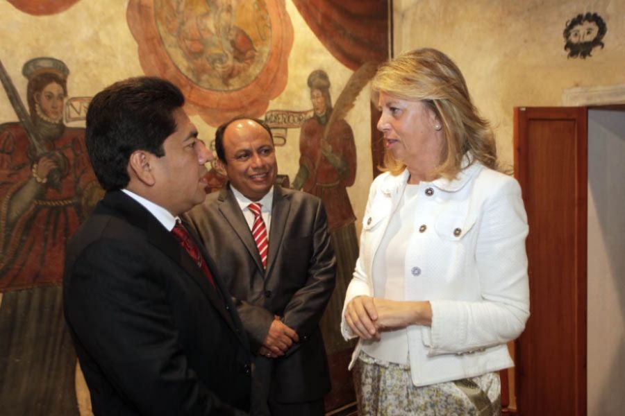 Imagen de la noticia La alcaldesa recibe en el Ayuntamiento al alcalde…