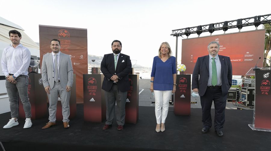 La alcaldesa destaca que Marbella es el mejor escenario para albergar grandes eventos deportivos en el acto del sorteo del playoff de ascenso a Segunda División