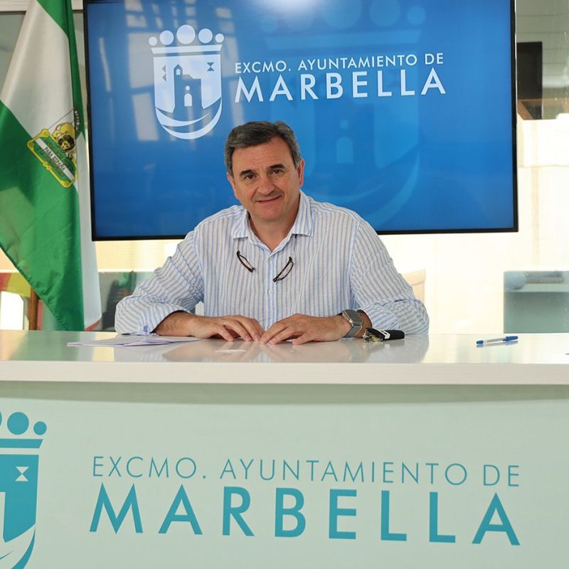 El Ayuntamiento impulsa diversas medidas de índole social en la Junta de Gobierno Local e inicia el expediente para la concesión a la asociación Ángel Rivière de una parcela en Elviria Sur para un centro de día