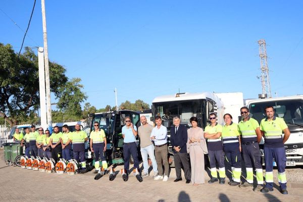 El Ayuntamiento despliega un dispositivo especial de limpieza durante la Feria de San Pedro Alcántara con 25 trabajadores diarios, medios mecánicos de refuerzo y 60 cubetas en el recinto de La Caridad