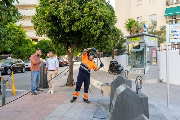 El Ayuntamiento intensifica el cuidado de los barrios con un nuevo servicio de limpieza de islas soterradas
