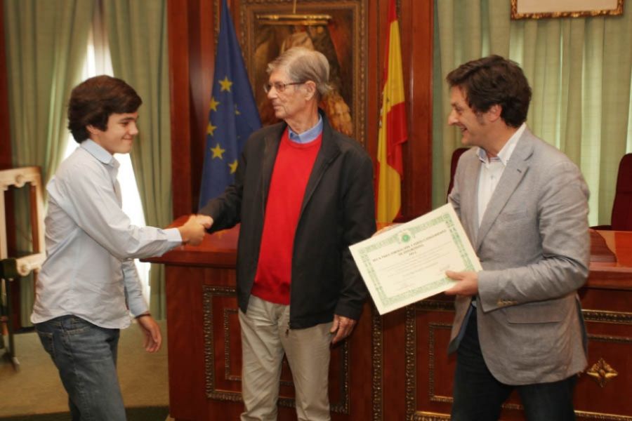 Imagen de la noticia El Ayuntamiento hace entrega de las Becas de la F…