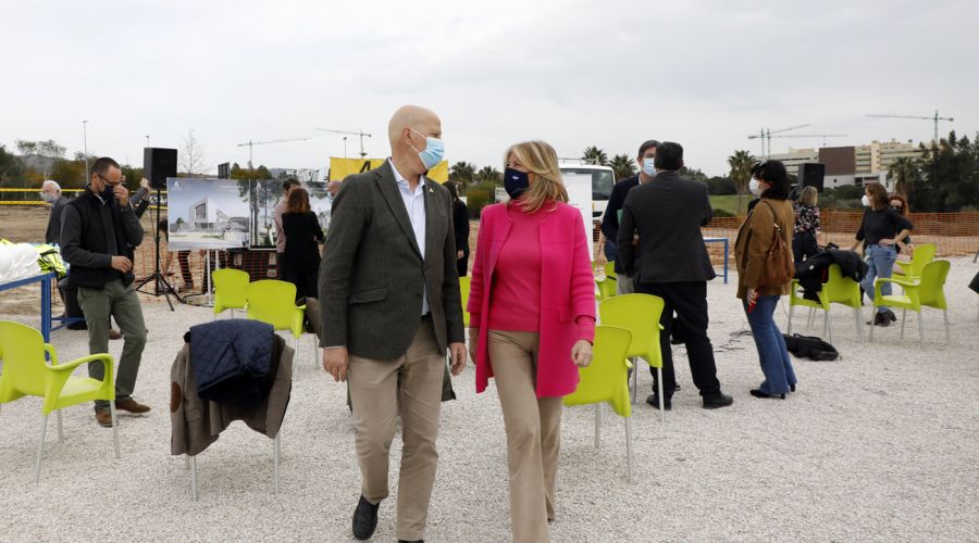La alcaldesa destaca “la apuesta decidida y la sensibilidad de la Junta de Andalucía con Marbella” con una inversión en la ciudad de unos 16 millones de euros en materia educativa en esta legislatura