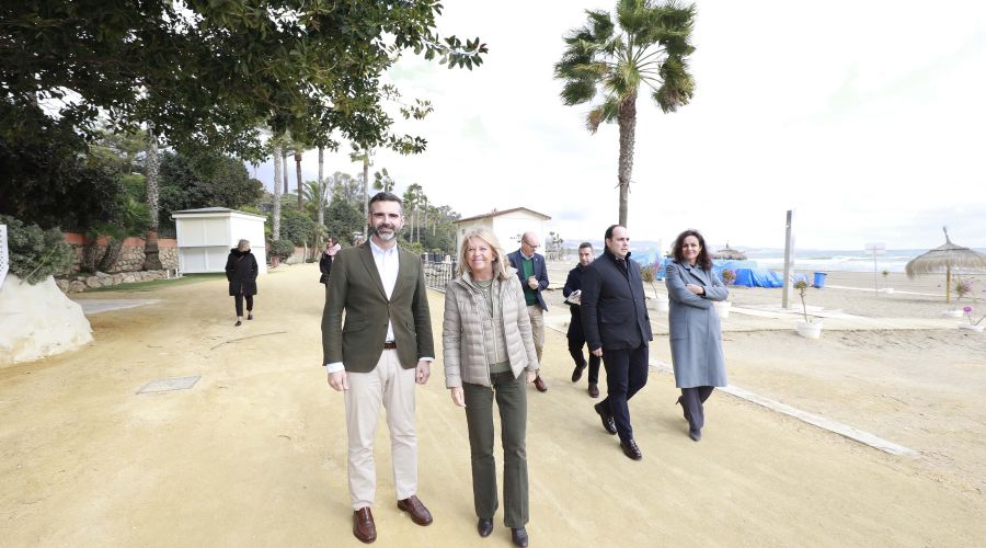 La alcaldesa subraya “el apoyo sin fisuras” de la Junta “para que el Ayuntamiento consiga la concesión que permita proteger el Paseo Marítimo y evitar el proyecto de demolición propuesto por el Gobierno”